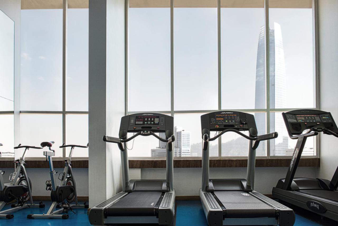 Pullman Santiago El Bosque Hotel Luaran gambar The gym at the hotel