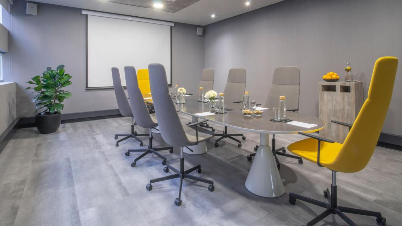 Pullman Santiago El Bosque Hotel Luaran gambar Meeting room at the hotel