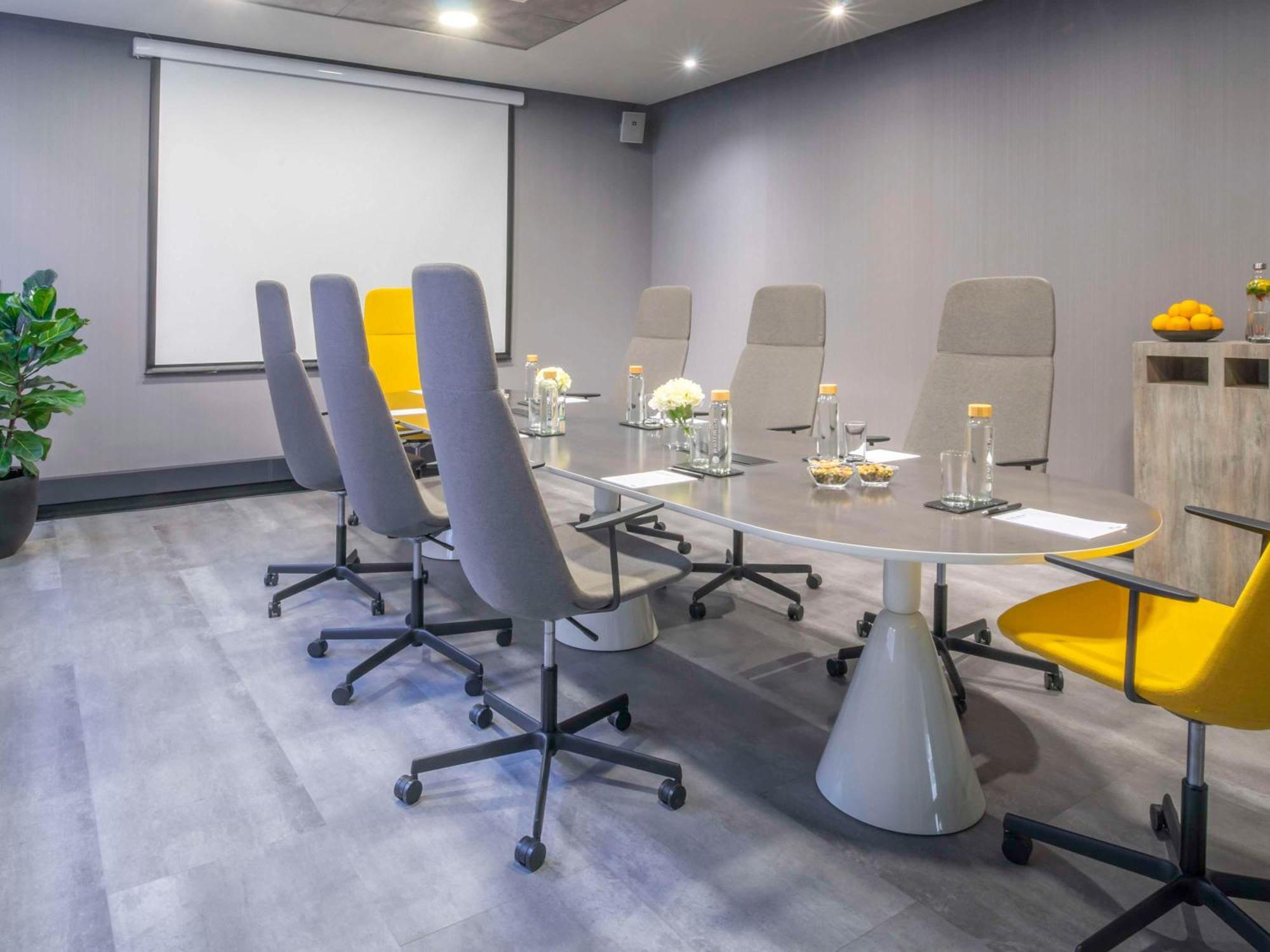 Pullman Santiago El Bosque Hotel Luaran gambar Meeting room at the University of Law, Birmingham
