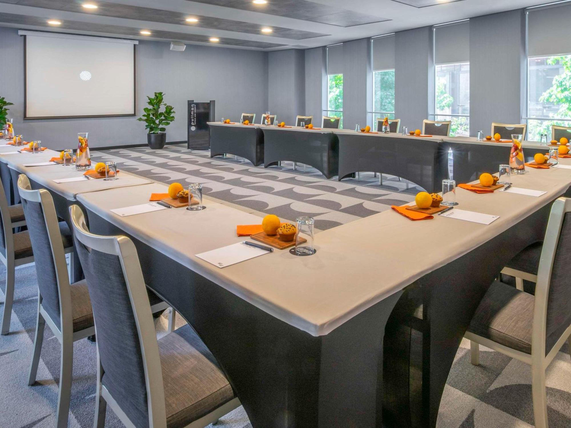 Pullman Santiago El Bosque Hotel Luaran gambar Meeting room