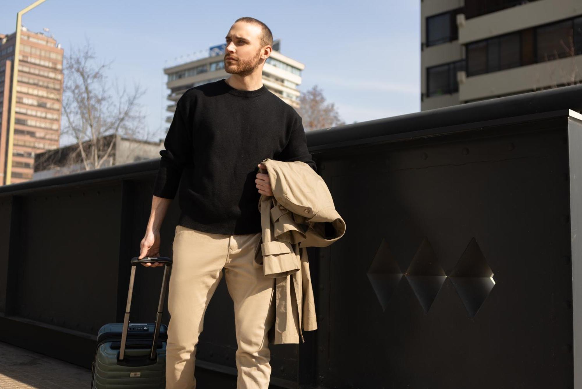 Pullman Santiago El Bosque Hotel Luaran gambar A man wearing a crew neck sweater